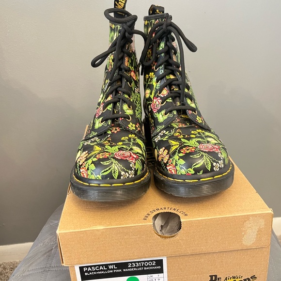 Dr. Martens Black and Green Floral Boots - Brand New with box - Picture 4 of 6